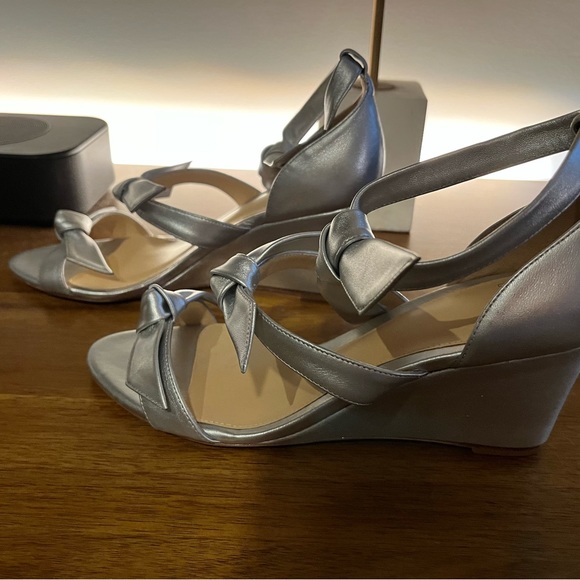 Exquisite silver sandals with 2 1/2” wedge. - Picture 2 of 5